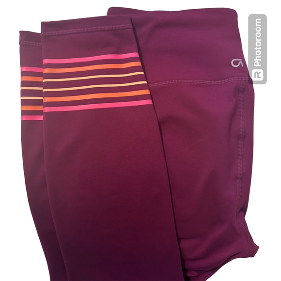 Red Gap Fit sports bra (M) and leggings (S) set - Picture 4 of 4